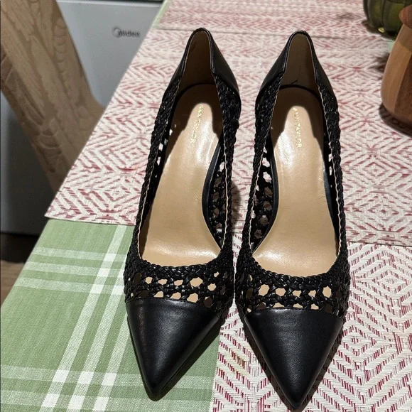 Ann Taylor Black Woven Heels - Picture 3 of 10